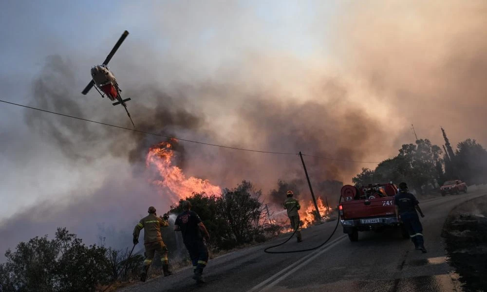 Σε πλήρη εξέλιξη η φωτιά στο Παγγαίο Καβάλας: Σηκώθηκαν 4 αεροσκάφη και 3 ελικόπτερα